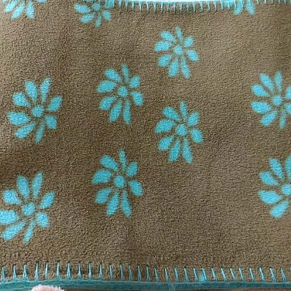 Elegant Floral Patterned Scarf - Picture 2 of 6